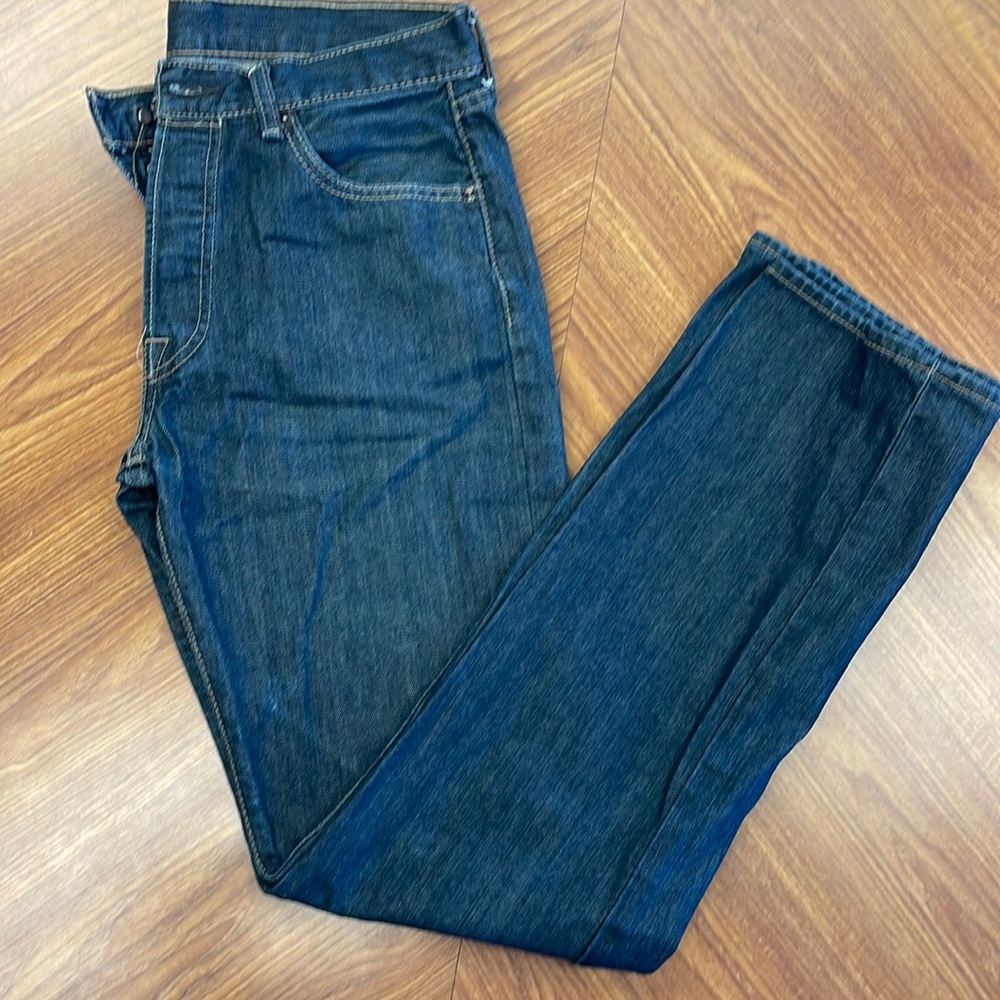 Men’s blue Levi’s jeans